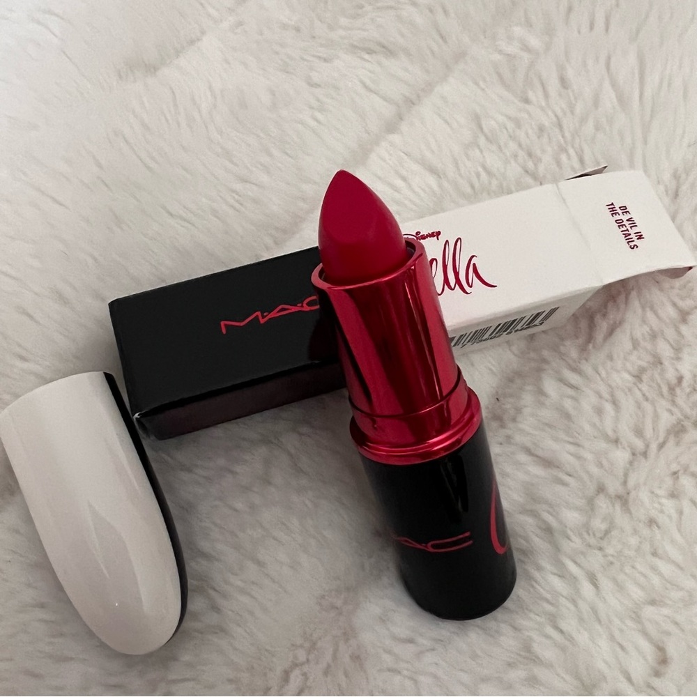 MAC Disney Cruella Lipstick in De Vil In The Details